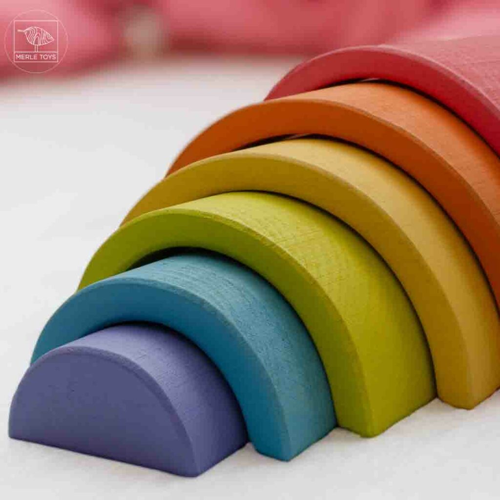 Bunter MERLE TOYS® Holzregenbogen mit 6 Bögen